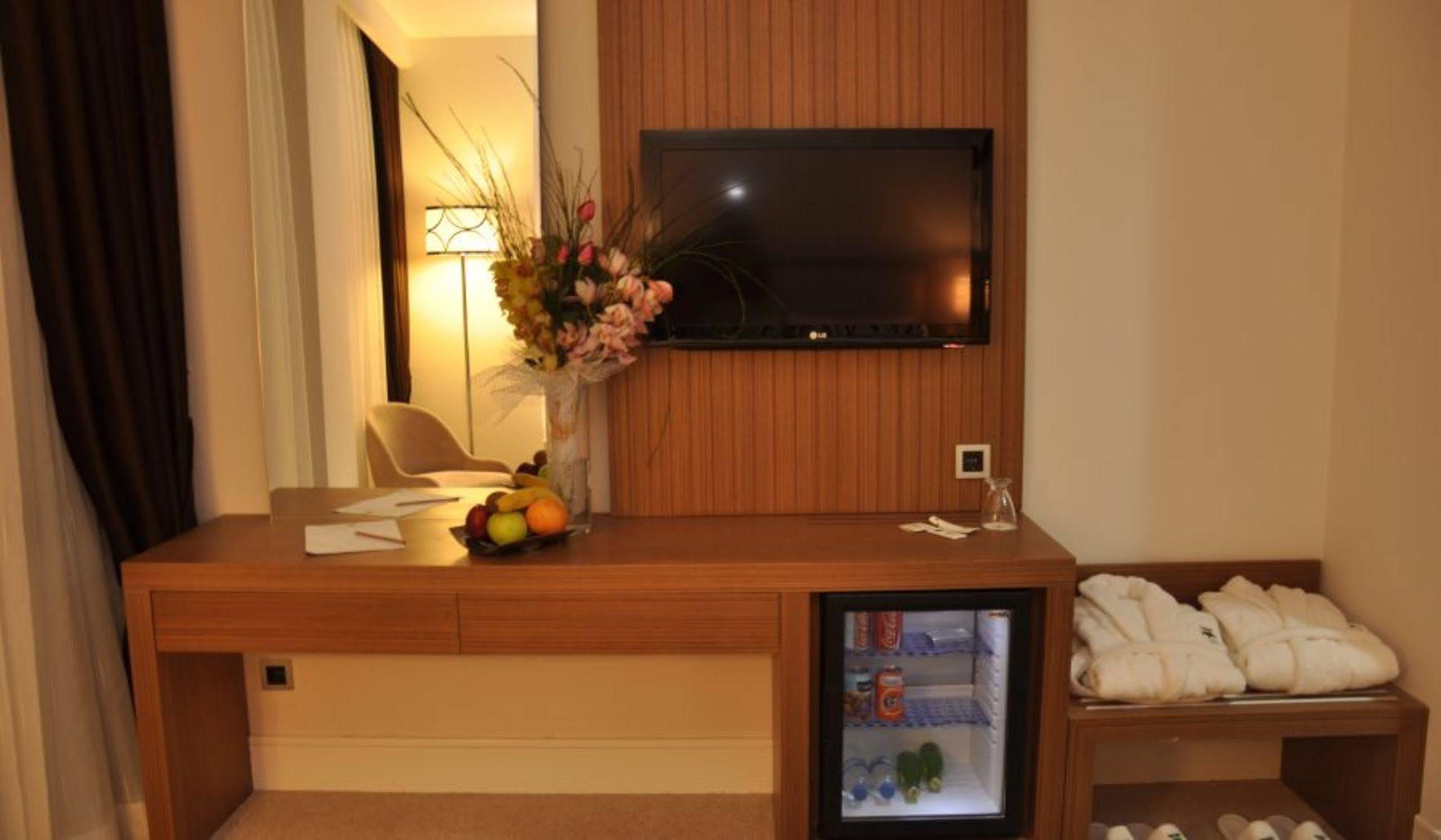 Taksim Line Hotel Istanbul Exterior photo